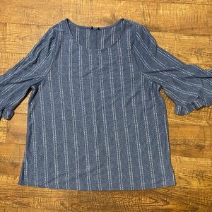 Ladies XL three-quarter sleeve blue top